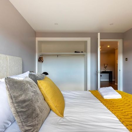 Stunning 1 Bed Merchant City Apartment With Parking กลาสโกว์ ภายนอก รูปภาพ