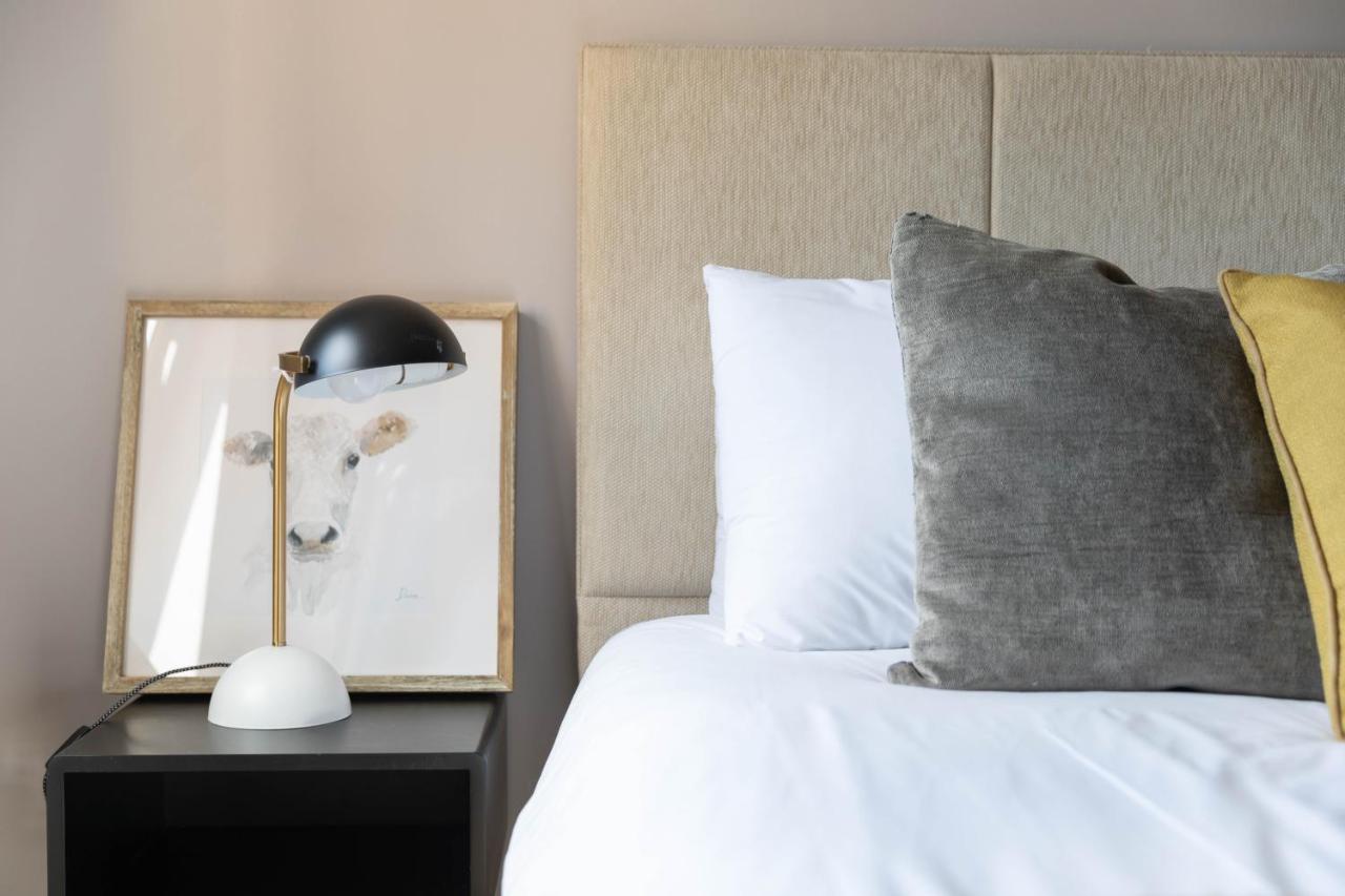 Stunning 1 Bed Merchant City Apartment With Parking กลาสโกว์ ภายนอก รูปภาพ