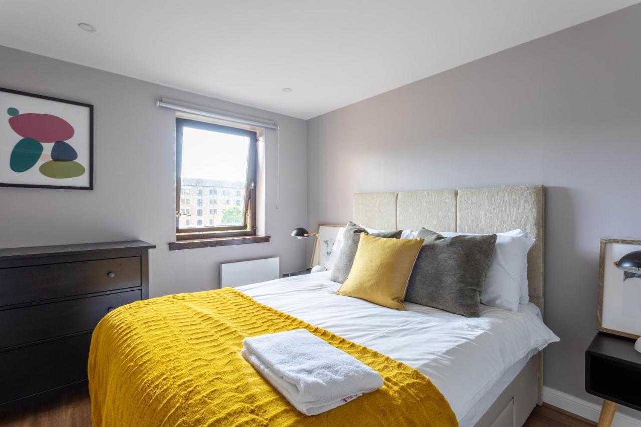Stunning 1 Bed Merchant City Apartment With Parking กลาสโกว์ ภายนอก รูปภาพ